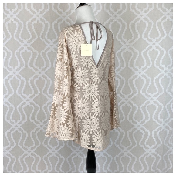 Daisy Lace Embroidered Top - Picture 6 of 8